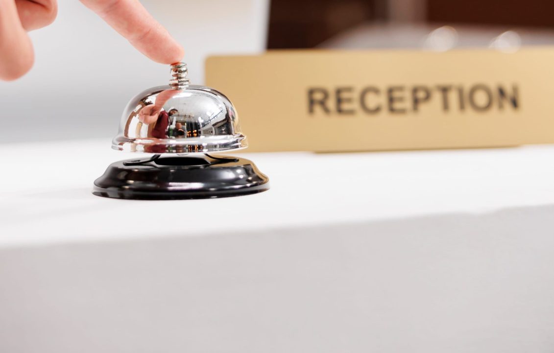 traveller-calling-hotel-concierge (2)